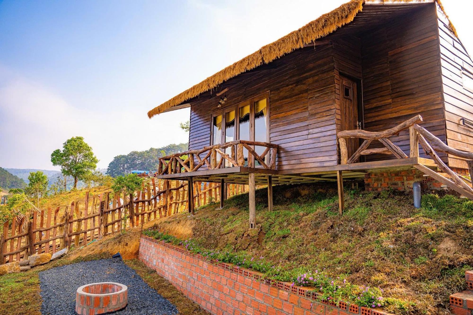 Nha Trong Ban - Homestay Mang Den Kon Von Kla Esterno foto