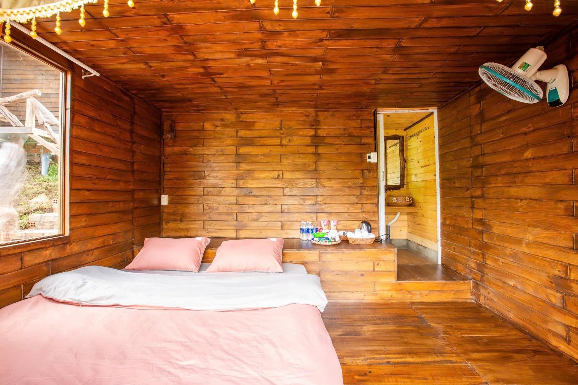 Nha Trong Ban - Homestay Mang Den Kon Von Kla Esterno foto